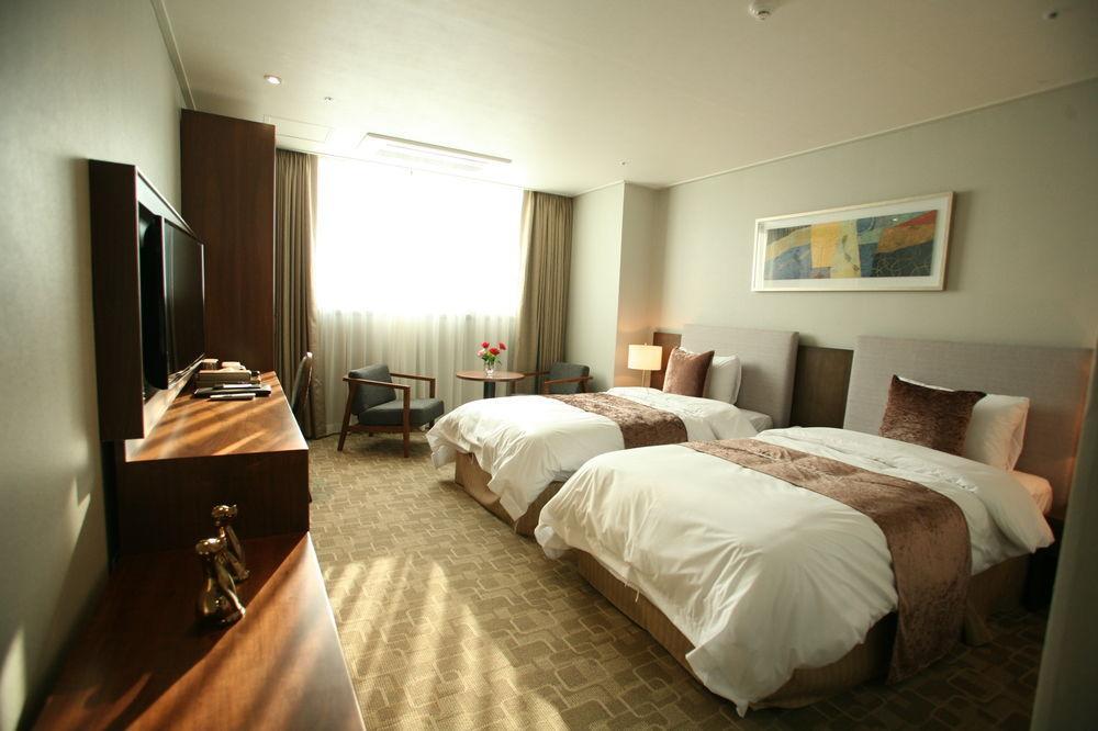 Hyunjin Tourist Hotel Donghae Esterno foto