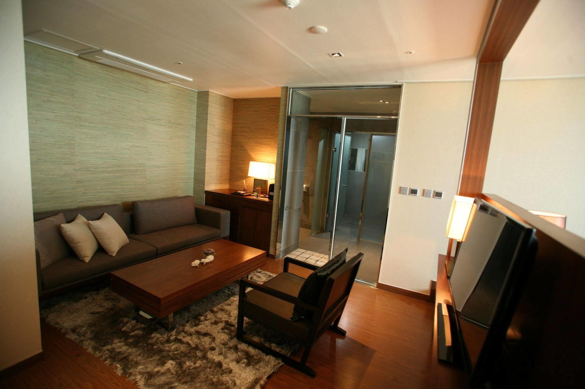 Hyunjin Tourist Hotel Donghae Esterno foto