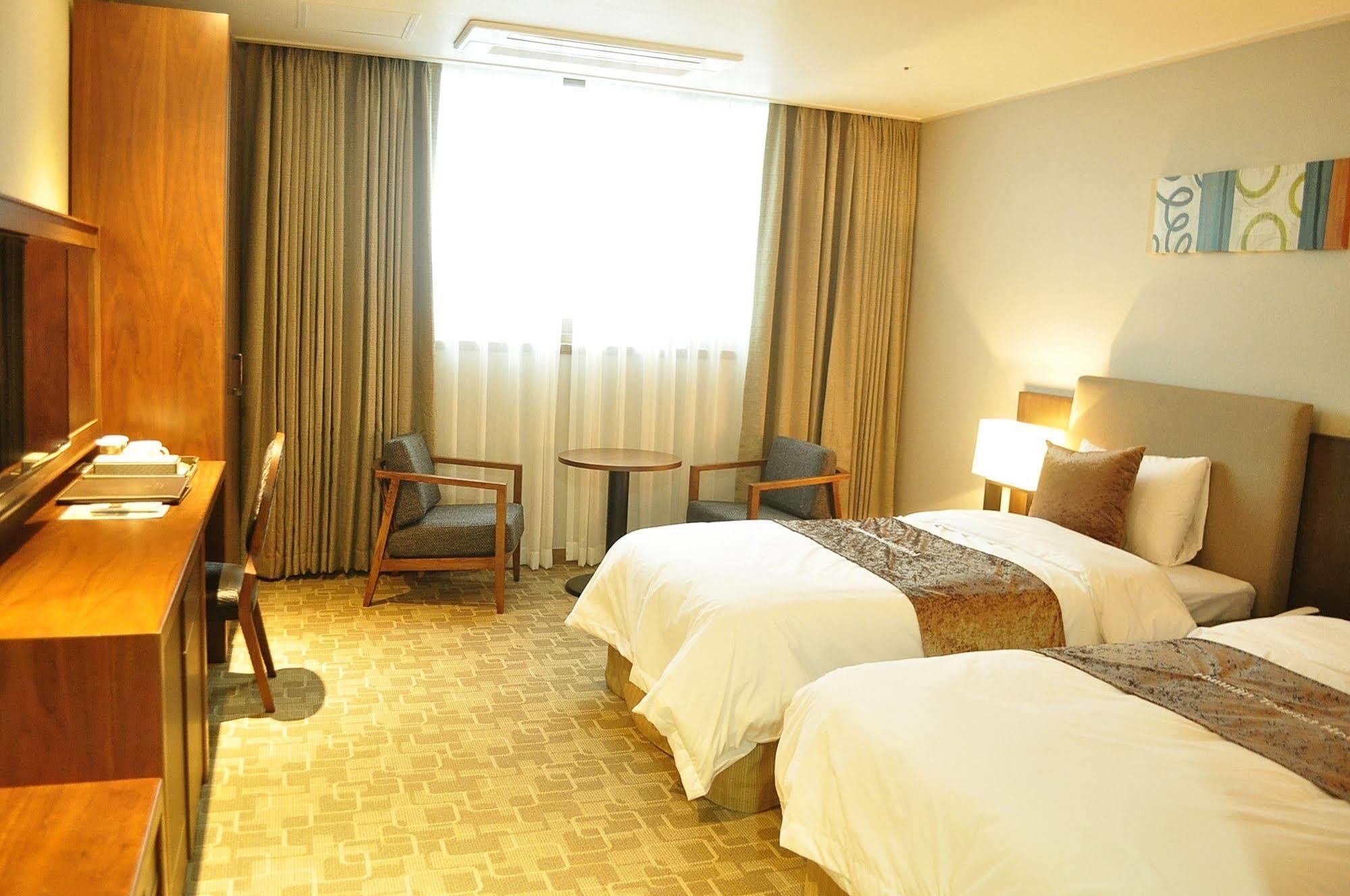 Hyunjin Tourist Hotel Donghae Esterno foto