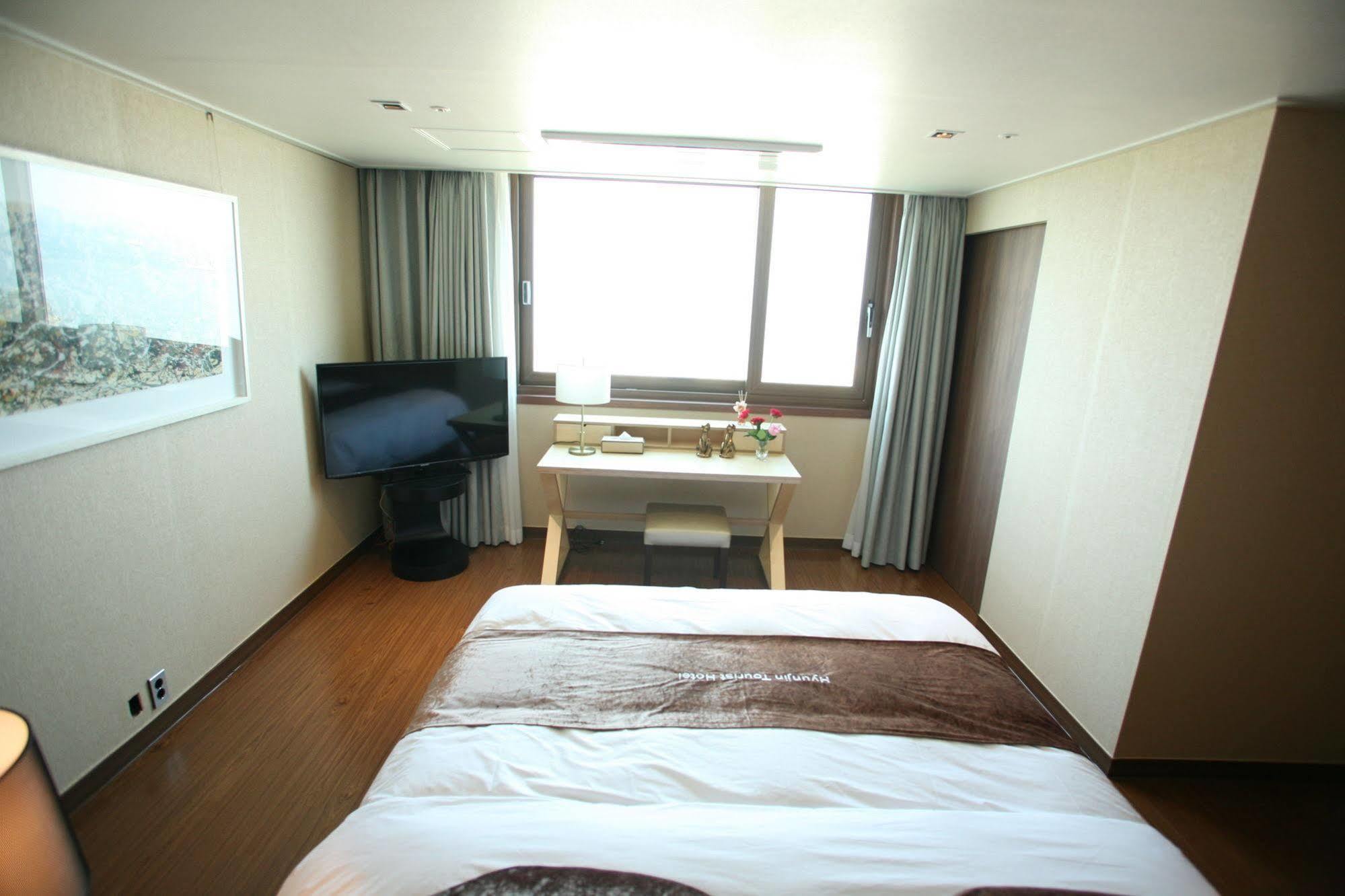 Hyunjin Tourist Hotel Donghae Esterno foto