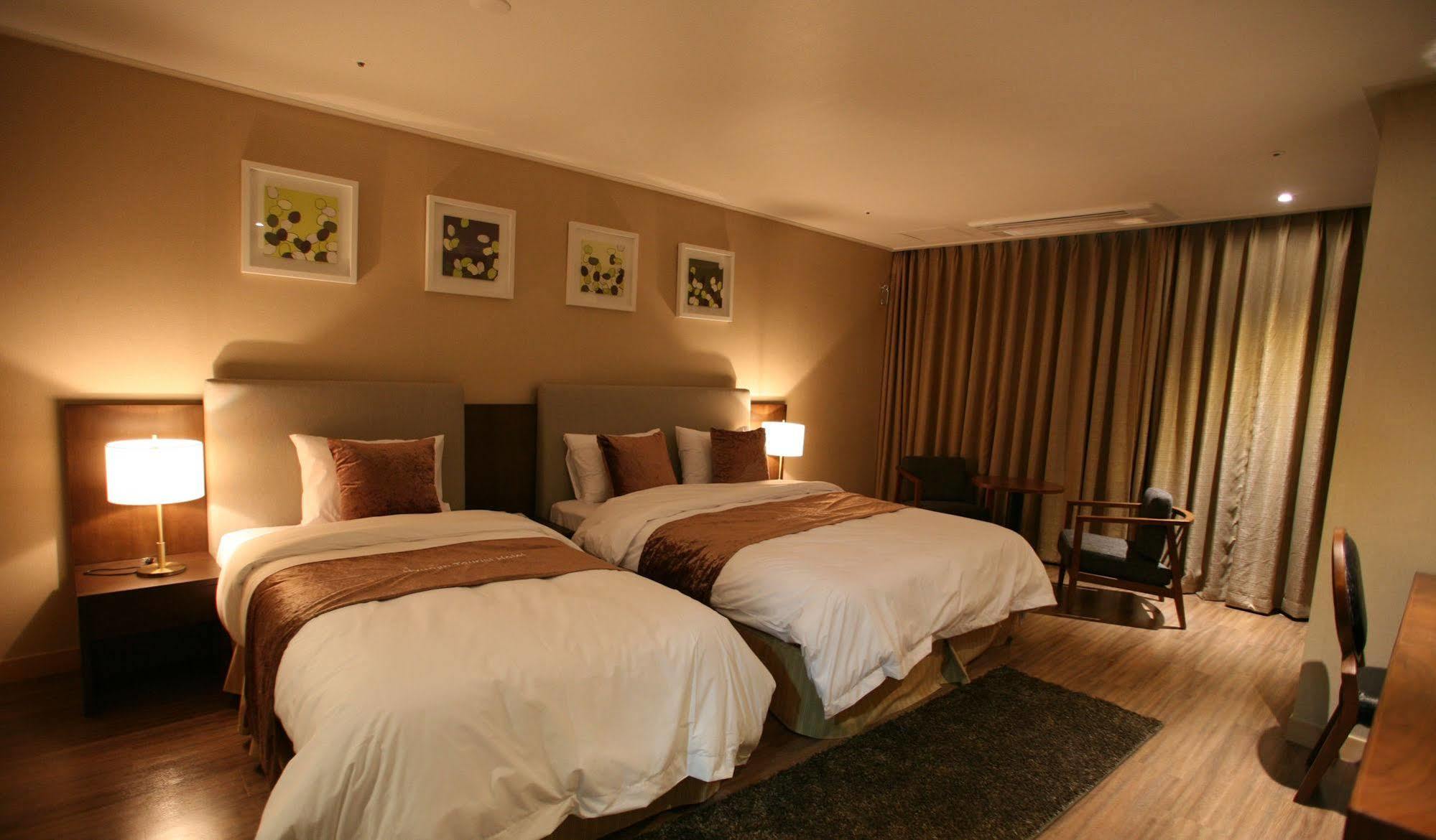 Hyunjin Tourist Hotel Donghae Esterno foto
